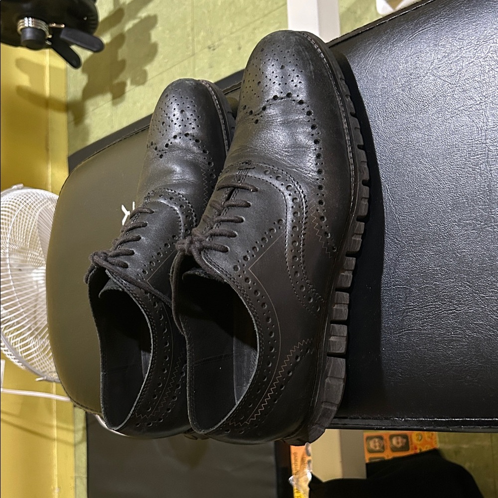 Elegant Black Leather Men's Oxfords